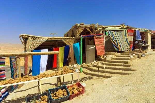 Tiendas Que Venden Souvenirs Desierto Con Coloridas Alfombras Bufandas Zona —  Fotos de Stock