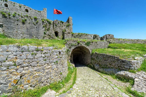 Shkoder アルバニアの Rozafa 城への入り口 — ストック写真