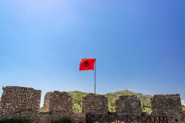 Αλβανική Σημαία Παραπάνω Rozafa Κάστρο Της Σκόδρα Αλβανία — Φωτογραφία Αρχείου