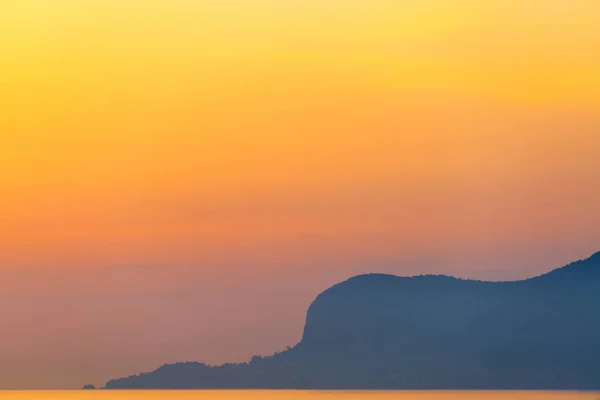 イタリア パレルモのサンライズの中にカラフルな空 — ストック写真