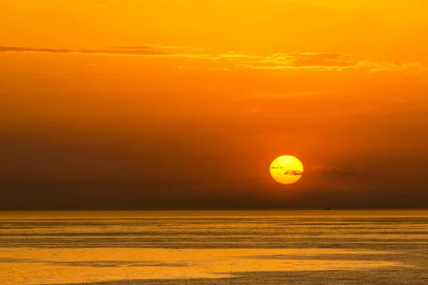 Feuerorangefarbener Sonnenaufgang Vor Der Küste Siziliens Palermo Italien — Stockfoto