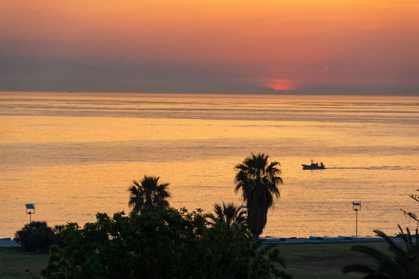 Liten Fiskebåt Och Havsutsikt Strax Före Soluppgången Palermo Italien — Stockfoto