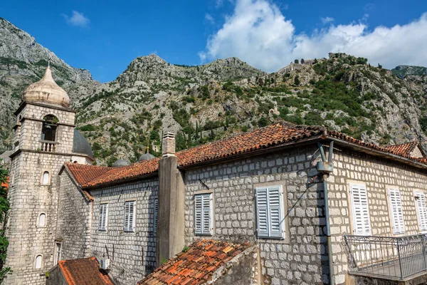 Historisk Arkitektur Kotor Montenegro Med Nicholas Serbiska Ortodoxa Kyrkan Syns — Stockfoto