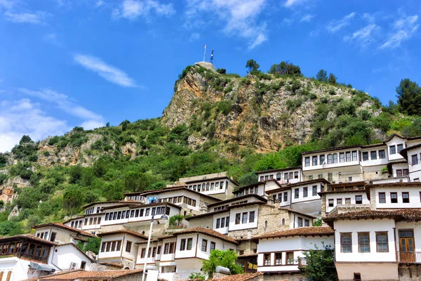 Widok Domy Górach Mieście Berat Albania — Zdjęcie stockowe