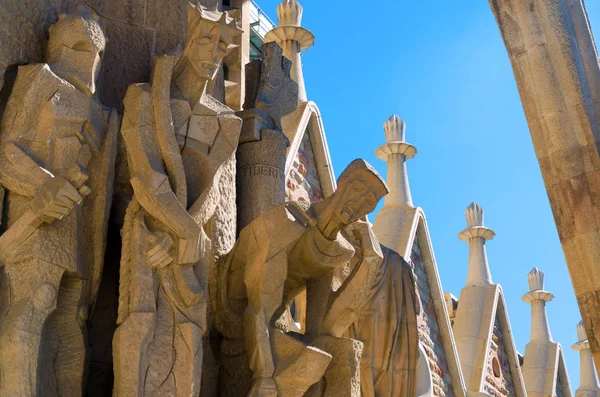 Hermosas Esculturas Adornan Fachada Iglesia Sagrada Familia Barcelona España —  Fotos de Stock