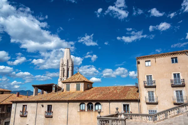 Historisk arkitektur i Girona, Spanien — Stockfoto