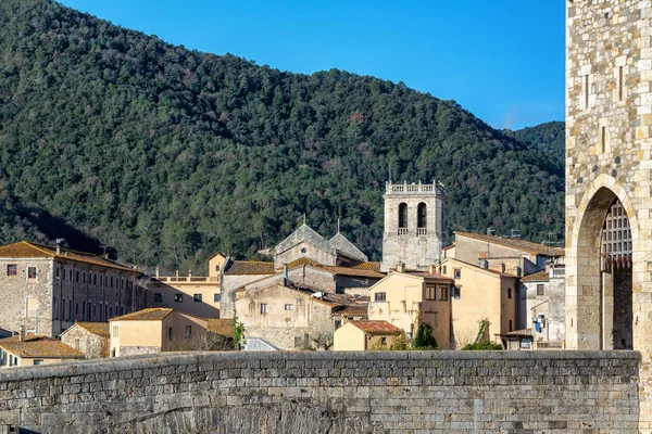 Utsikt över vackra Besalú, Spanien — Stockfoto