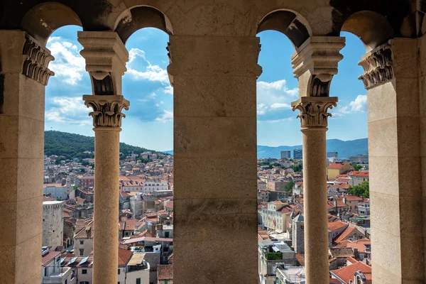 Split stadsbilden från domkyrkans torn — Stockfoto