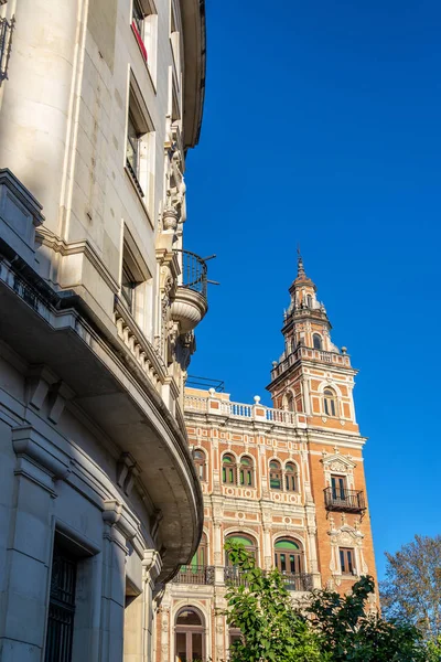 Arquitetura agradável em Sevilha, Espanha — Fotografia de Stock