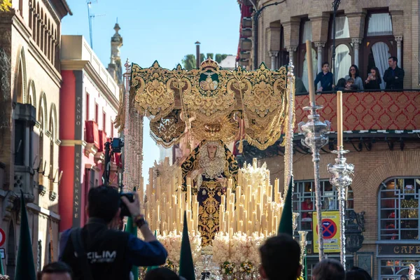 Virgin Mary Float i påsk Procession — Stockfoto