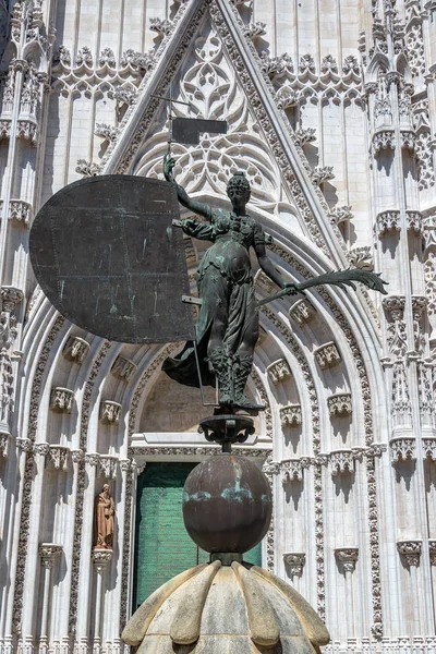 Estatua de Giraldillo en Sevilla, España —  Fotos de Stock