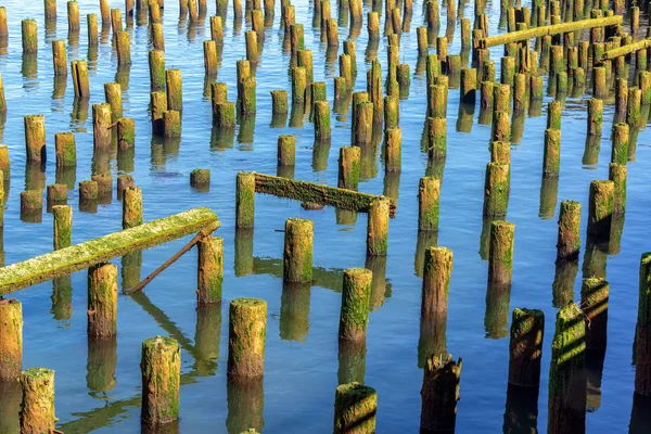 Antigua vista del muelle en ruinas — Foto de Stock