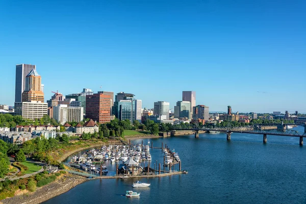 Marina y el centro de Portland, Oregon — Foto de Stock