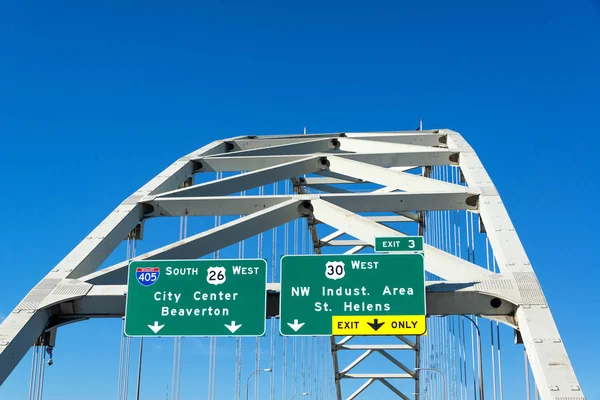 Fremont Bridge skyltar — Stockfoto