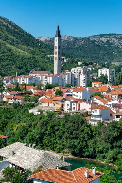 Kirchturm über Mostar, Bosnien — Stockfoto