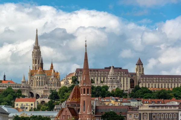 Fishermans Bastion and Matthias Church — Stock fotografie