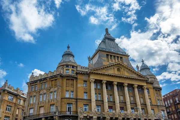Régi műemlék épület Budapesten, Magyarországon — Stock Fotó