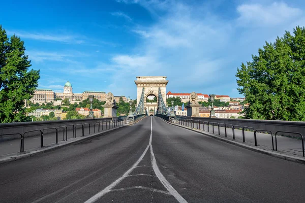 Ponte delle Catene Szechenyi e Galleria Nazionale — Foto Stock