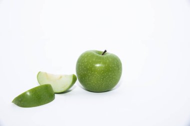 Beyaz arka plan üzerinde - Imagen izole taze yeşil elma