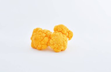 metin için yer beyaz bir zemin üzerine sarı renk karnabahar. -Imagen