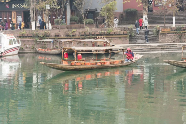 Fenghuang Hunan China Diciembre 2018 Personas Identificadas Barco Turístico Río — Foto de Stock