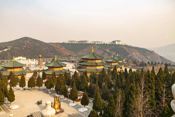 Paisagem do complexo de templo nanshan na cidade de longkou em Lu — Fotografia de Stock