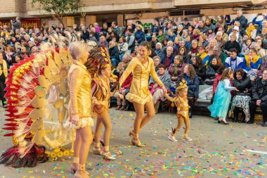 insanlar celebra için vinaros, sokaklarında kostümleri giyinme