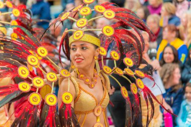 insanlar celebra için vinaros, sokaklarında kostümleri giyinme