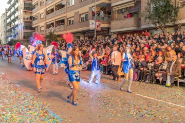 insanlar celebra için vinaros, sokaklarında kostümleri giyinme
