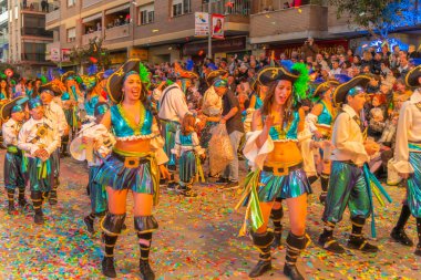 insanlar celebra için vinaros, sokaklarında kostümleri giyinme