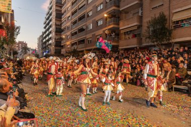 insanlar celebra için vinaros, sokaklarında kostümleri giyinme