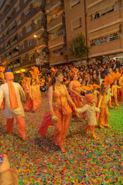 insanlar celebra için vinaros, sokaklarında kostümleri giyinme
