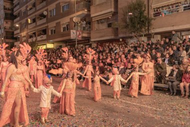 insanlar celebra için vinaros, sokaklarında kostümleri giyinme