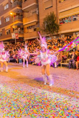 insanlar celebra için vinaros, sokaklarında kostümleri giyinme