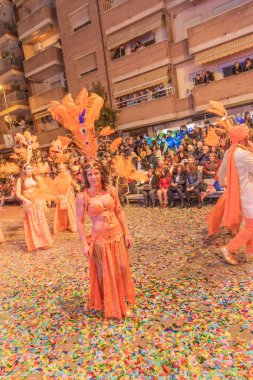 insanlar celebra için vinaros, sokaklarında kostümleri giyinme