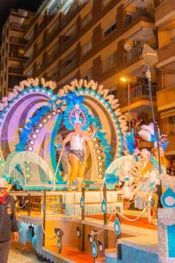 insanlar celebra için vinaros, sokaklarında kostümleri giyinme