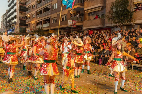 Persone che si vestono in costume per le strade di vinaros per celebrare — Foto Stock