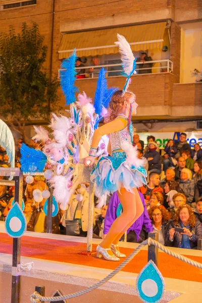 Gente vestida con disfraces en las calles de vinaros para celebrar —  Fotos de Stock