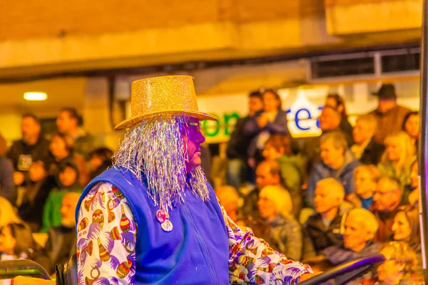 Ubieranie się w stroje na ulicach Vinarós do ODP ludzi — Zdjęcie stockowe