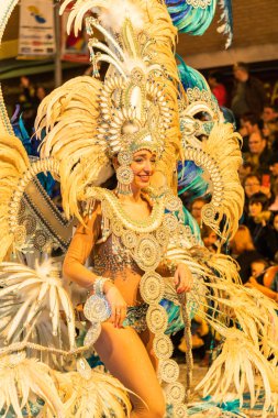 insanlar celebra için vinaros, sokaklarında kostümleri giyinme