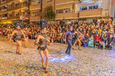 insanlar celebra için vinaros, sokaklarında kostümleri giyinme