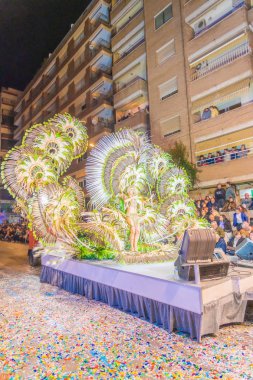 insanlar celebra için vinaros, sokaklarında kostümleri giyinme