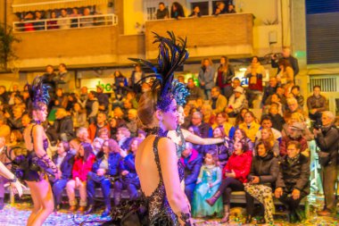 insanlar celebra için vinaros, sokaklarında kostümleri giyinme