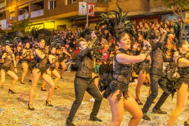insanlar celebra için vinaros, sokaklarında kostümleri giyinme