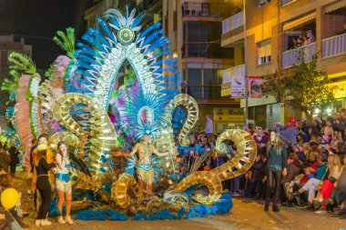 insanlar celebra için vinaros, sokaklarında kostümleri giyinme