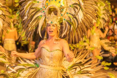 insanlar celebra için vinaros, sokaklarında kostümleri giyinme