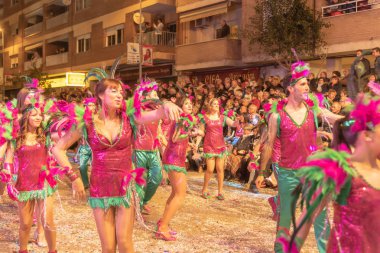 insanlar celebra için vinaros, sokaklarında kostümleri giyinme