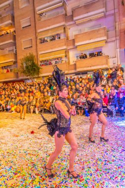 insanlar celebra için vinaros, sokaklarında kostümleri giyinme