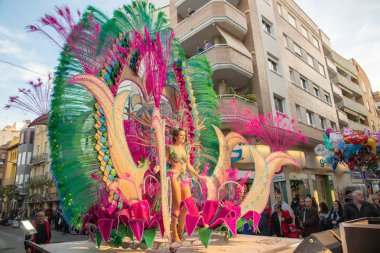 Karnaval kutlamak için insanlar vinaros, sokaklarında kostümleri giyinme