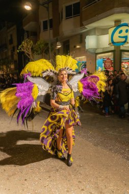 Karnaval kutlamak için insanlar vinaros, sokaklarında kostümleri giyinme
